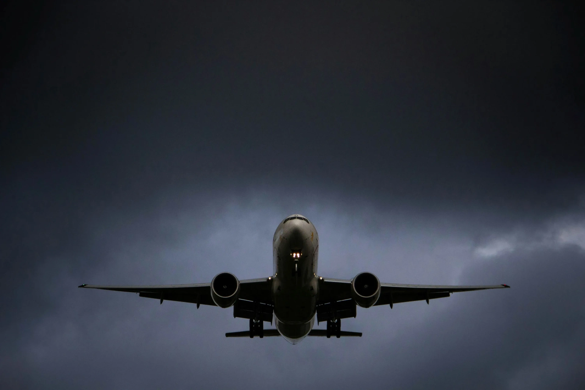 Planning in the Dark: How Uncertainty is Stress-Testing Operational Resilience in Business Aviation
